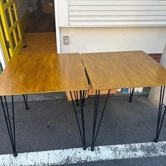 正方形のテーブル2つ