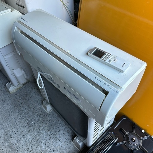 パナソニック　ルームエアコン　2.2キロ
