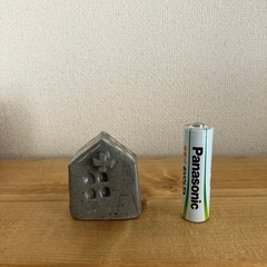 家の形をしたインテリア（石）