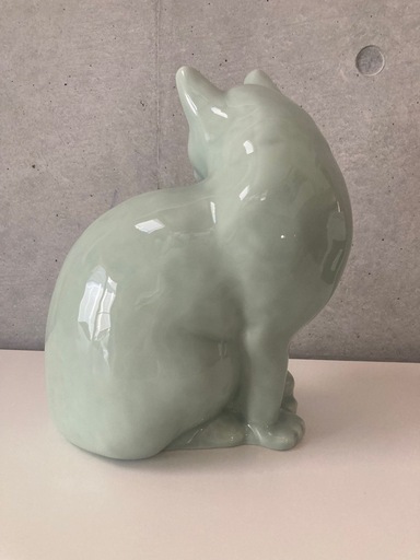 猫置物　青磁