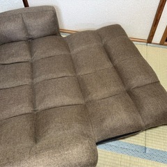 値下げ交渉大歓迎！ローソファー 2人掛け 2WAY 1年間使用。の画像