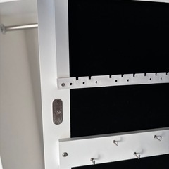 アクセサリー収納付きミラーの画像
