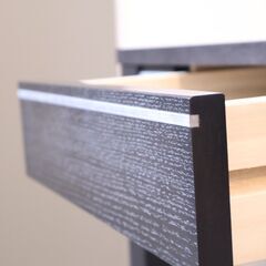 dinos(ディノス)　アルミラインデスクです。佇まいか美しいワークデスクで、お子様の学習机としてはもちろん在宅ワークのパソコンデスクとしてもおススメ♪コンパクトな北欧スタイル事務机。の画像