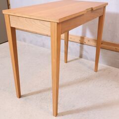 dinos(ディノス)取り扱いのBlossom(ブロッサム)シリーズ チェリー材 デスクです。 表情豊かな木目で素材の魅力を活かしたシンプルなデザイン。在宅ワークやPC用の机にオススメです♪の画像