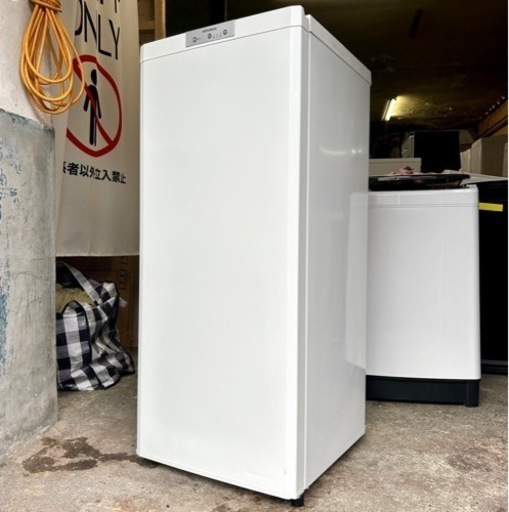 札幌市内配送可 12年製 三菱電機 MITSUBISHI 121L 冷凍庫 冷凍ストッカー MF-U12T-W 右開き