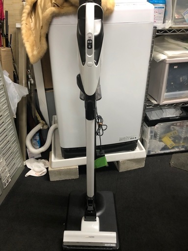 日立コードレスクリーナー　 HITACHI PV-BFH500(W)