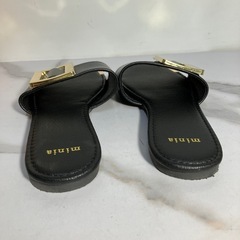 K2409-086 minia サンダル ブラック/ゴールド サイズ:M 汚れ有りの画像