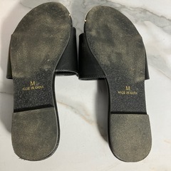 K2409-086 minia サンダル ブラック/ゴールド サイズ:M 汚れ有りの画像