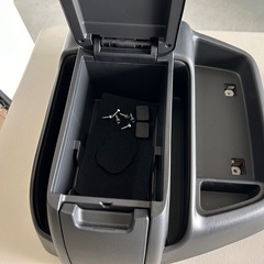 ハイエース用コンソールボックスの画像
