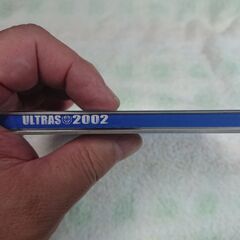 □　ULTRAS 2002 ULTRAS 　Gaball ＆ Ultrasのコラボレーションによる究極のサッカーサポーターソングの集大成！「I will survive」ではGlobeのKeikoがメイン・ヴォーカルをとり、「美しき狼たち」では清水圭、雨上がり決死隊、ペナルティなど吉本のサッカーファンが集合するなど、とにかく豪華な顔ぶれが揃っています！更にサッカー王国アルゼンチンで只今大ブレイク中の島唄のオリジナル音源をDragonがRemix！の画像
