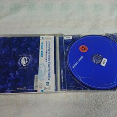 □　ULTRAS 2002 ULTRAS 　Gaball ＆ Ultrasのコラボレーションによる究極のサッカーサポーターソングの集大成！「I will survive」ではGlobeのKeikoがメイン・ヴォーカルをとり、「美しき狼たち」では清水圭、雨上がり決死隊、ペナルティなど吉本のサッカーファンが集合するなど、とにかく豪華な顔ぶれが揃っています！更にサッカー王国アルゼンチンで只今大ブレイク中の島唄のオリジナル音源をDragonがRemix！の画像