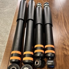 新品KYB 日産キャラバン純正　ショックアブソーバーの画像