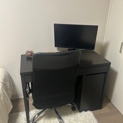 IKEAデスク+LGモニター+オフィスチェアの画像