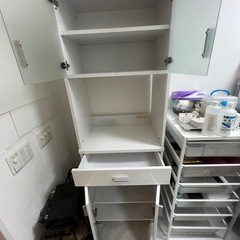 白い棚　0円(半分に分解して持っていけます)の画像