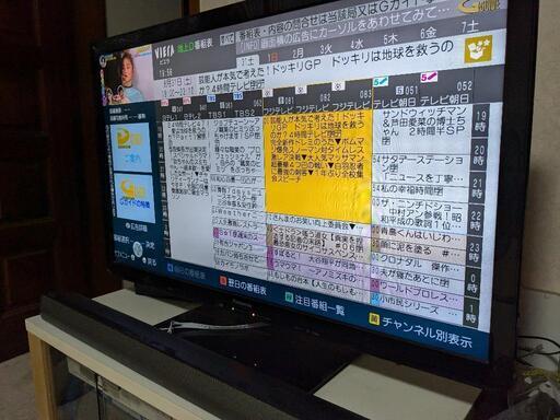 2012年製　37型液晶テレビ