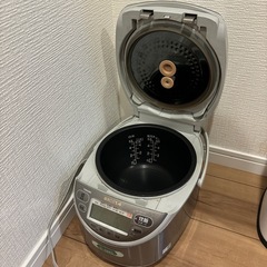 炊飯器の画像