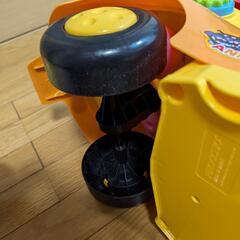【お譲り先決まりました】アンパンマンよくばりビジーカー（箱、説明書付き）の画像