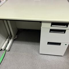 プラス事務机　W1000×H700×D700(mm) 鍵付き　2...