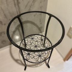 花柄　サイドテーブルの画像