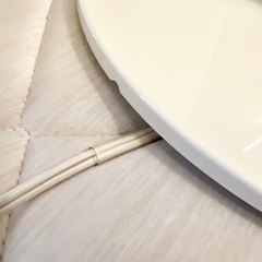 オシャレなタワー型の扇風機の画像