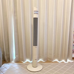 オシャレなタワー型の扇風機の画像