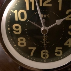 鳴らない目覚まし時計の画像