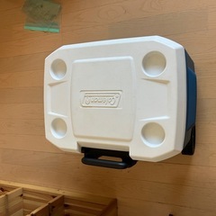 コールマン　クーラーボックス　青白　タイヤ付き　水抜き栓付き