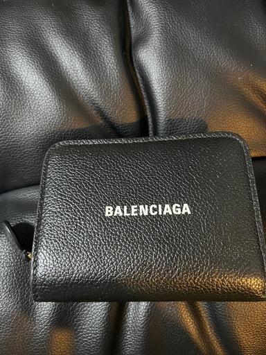 バレンシアガ二つ折り財布