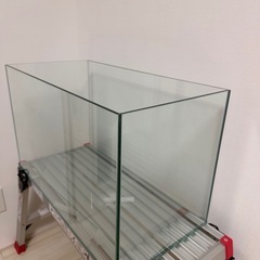 ガラスの水槽の画像