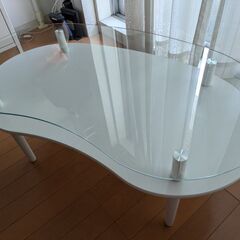 ガラスローテーブルの画像