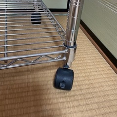 アイリスオーヤマ　メタルラック　4段　ローラー付きの画像
