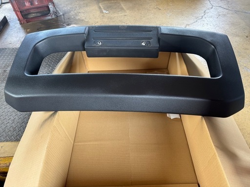 デリカd5前期　三菱純正
フロントバンパープロテクター