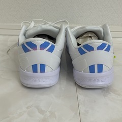 バッシュ　スニーカーの画像
