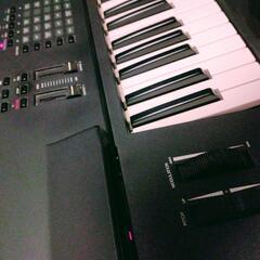 YAMAHA SY85 ［比較的よい状態の90sレア中古。工場出荷時ファクトリーリセット不要👍格安品🉐💕　🎧️ノイズなし👍音出しOK👍掃除機＆75%濃度アルコール消毒済み👍🪻古物商仕入れ➡️赤字ご奉仕品💐本文にYouTubeご視聴下さい🐜の画像