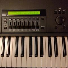 YAMAHA SY85 ［比較的よい状態の90sレア中古。工場出荷時ファクトリーリセット不要👍格安品🉐💕　🎧️ノイズなし👍音出しOK👍掃除機＆75%濃度アルコール消毒済み👍🪻古物商仕入れ➡️赤字ご奉仕品💐本文にYouTubeご視聴下さい🐜の画像