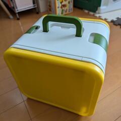 簡易テーブルにもなる！小型クーラーボックス