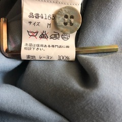 婦人服　M 長袖　肩パッド　　ワイシャツブラウス
の画像