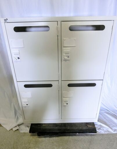 メーカー不明 ロッカー 4連ロッカー 製造年不明①