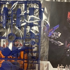 RG ジオングとバックパックプラモデルの画像
