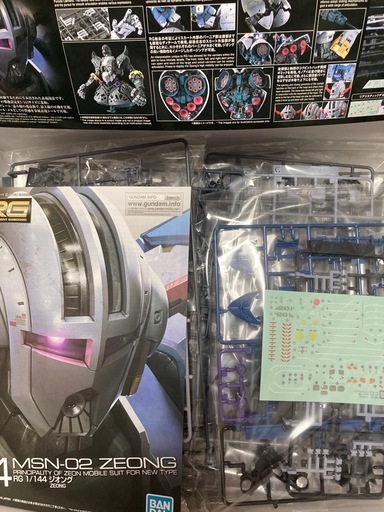 RG ジオングとバックパックプラモデル