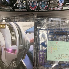 RG ジオングとバックパックプラモデルの画像