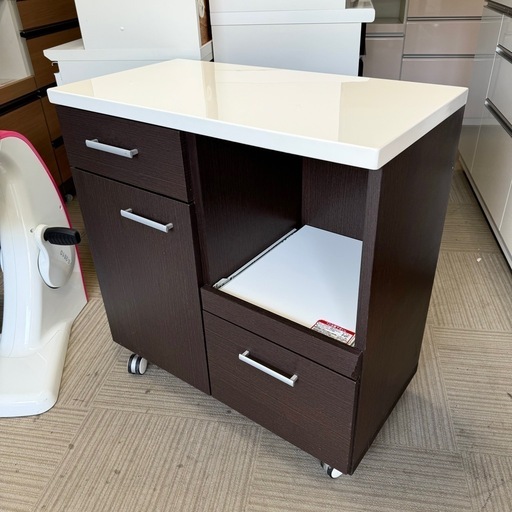 【美品‼️】 ニトリ 80cm幅キッチンカウンター キャスター付き 食器棚 収納家具 木目調ダークブラウン♪