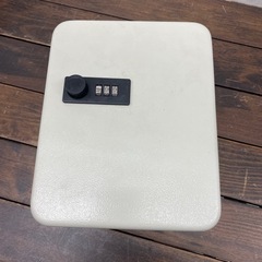 キーボックス マグネット 小型 暗証番号 ダイヤル玄関 車 壁掛...