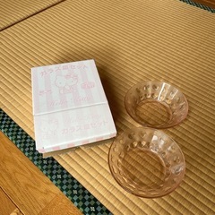 ハローキティ  ガラス皿　箱付き　２枚入り