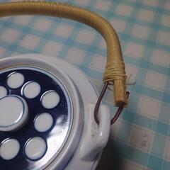 レトロな水玉の急須の画像