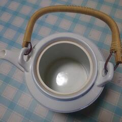 レトロな水玉の急須の画像