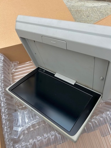 ハイエース専用　ブラケット付きリアモニター