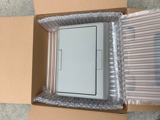 ハイエース専用　ブラケット付きリアモニター
