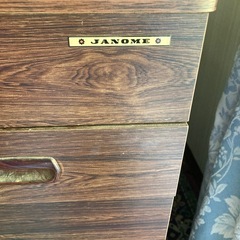 brotherミシン+アンティークミシン台付きの画像