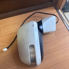 voxy７０右ミラー